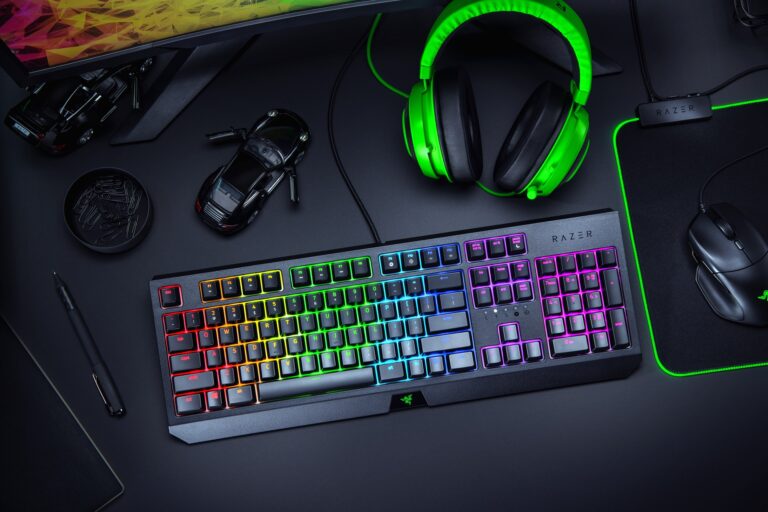 Razer-BlackWidow-2019-Setup-Shot-Close