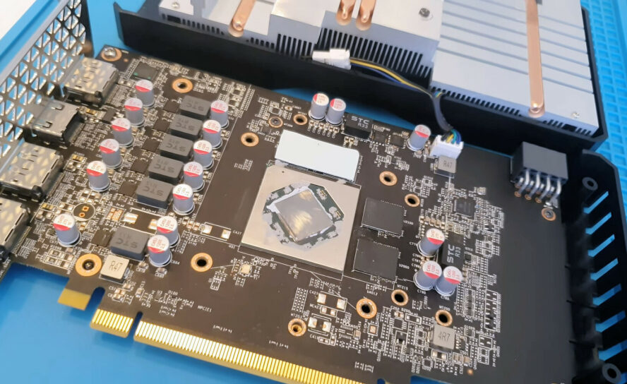 Чипы Radeon RX 6600M распаивают на платах и продают как обычные видеокарты