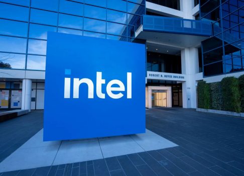 Intel не собирается конкурировать с NVIDIA в высокопроизводительной сфере ИИ и сократит 2200 сотрудников по всей Америке