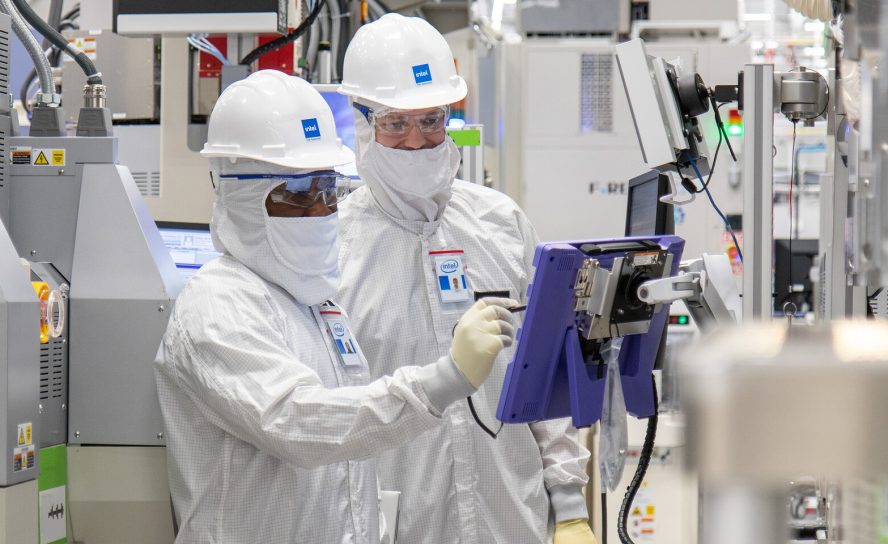 Литейные амбиции Intel под вопросом: Почему крупный бизнес пока обходит стороной Intel Foundry Services?