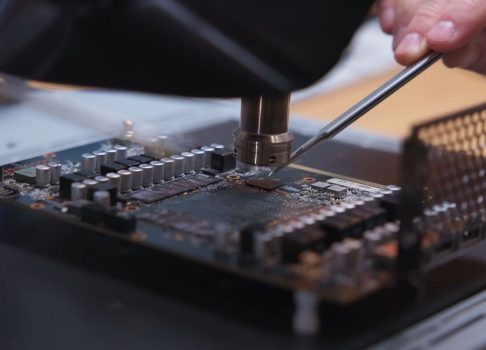 Из игровой в нейросетевую: как умельцы превращают RTX 4090 в ускорители с удвоенной памятью