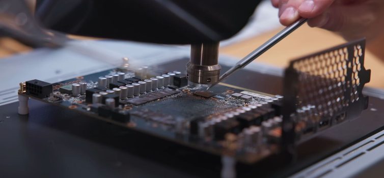 Из игровой в нейросетевую: как умельцы превращают RTX 4090 в ускорители с удвоенной памятью