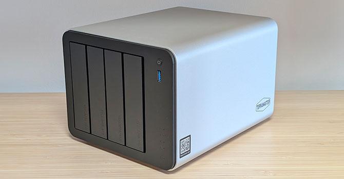 Возвращение к Премиум-Классу: TerraMaster F4-425 Plus — NAS-Хранилище в Карбоновом Доспехе с Двойным 5-Гигабитным Интерфейсом