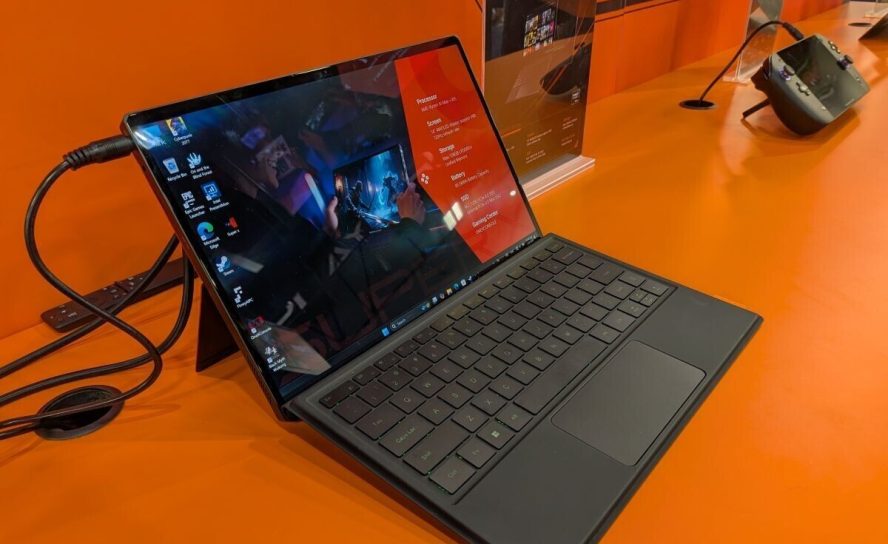 OneXPlayer Super X на CES 2026: 14-дюймовый AMOLED-планшет для игр с AMD Strix Halo, Intel Panther Lake и внешним жидкостным охлаждением