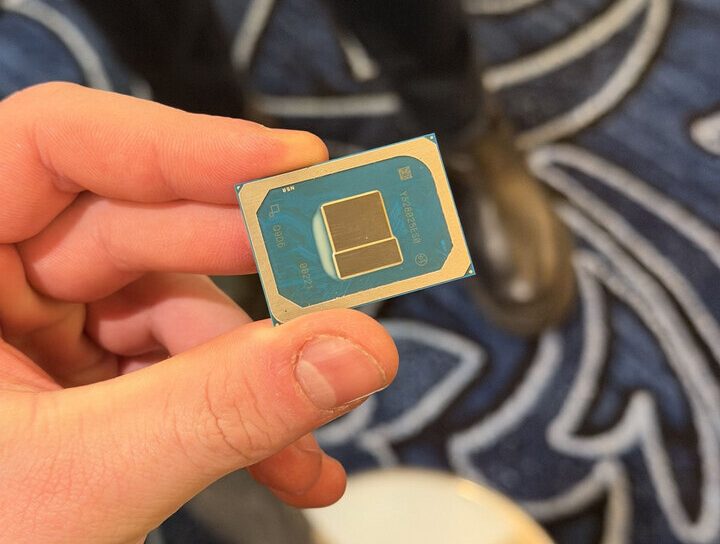 Intel подтвердила существование мобильных процессоров «Wildcat Lake» с демонстрацией физического образца на CES 2026