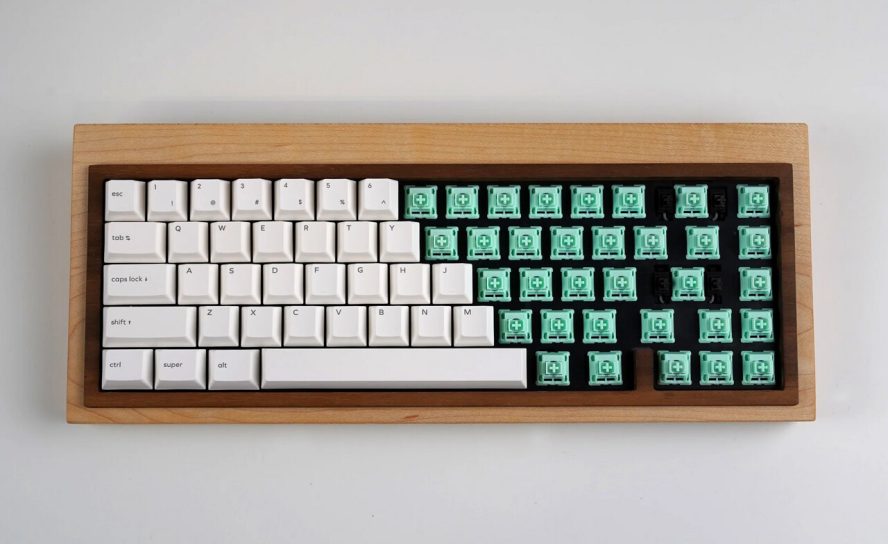 CannonKeys представила Wood Bakeneko65 — кастомную механическую клавиатуру из дерева за $380