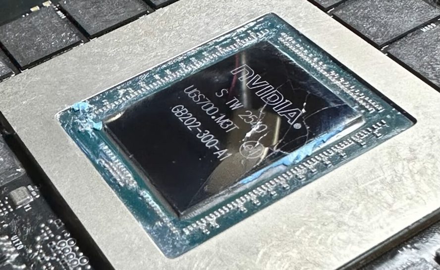 Экстремальный BIOS на 2500 Вт погубил флагманскую видеокарту MSI GeForce RTX 5090 Lightning Z