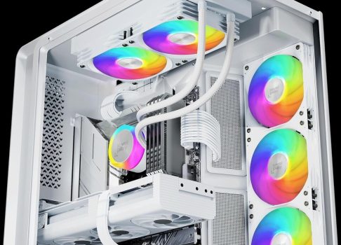 Levelplay представила СЖО Combat Liquid HUD и SE с дисплеем и упрощённой установкой