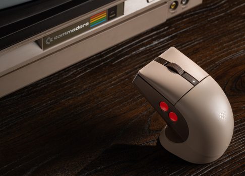 8BitDo представила Retro R8 C64 Edition — мышь в стиле Commodore 64