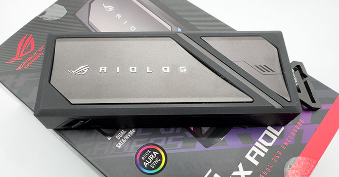 ASUS представила портативный SSD-корпус ROG Strix Aiolos с ARGB-подсветкой и простым монтажом