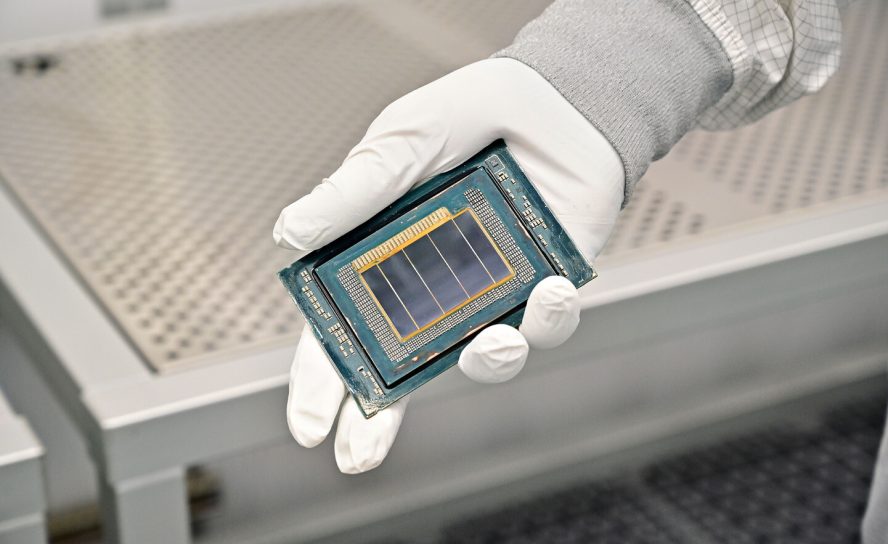 Intel показала на MWC один из самых плотных по ядрам процессоров Xeon — Clearwater Forest