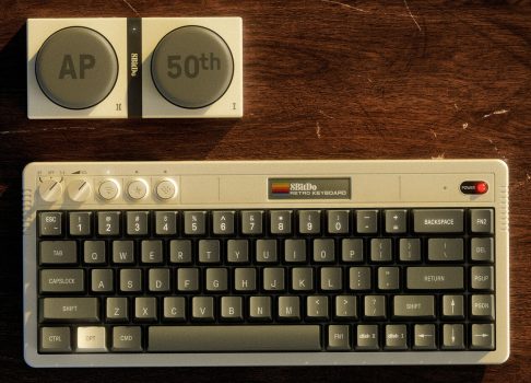 Клавиатура за $500 с духом Apple II: 8BitDo выпустила лимитированную AP50 к 50-летию Apple