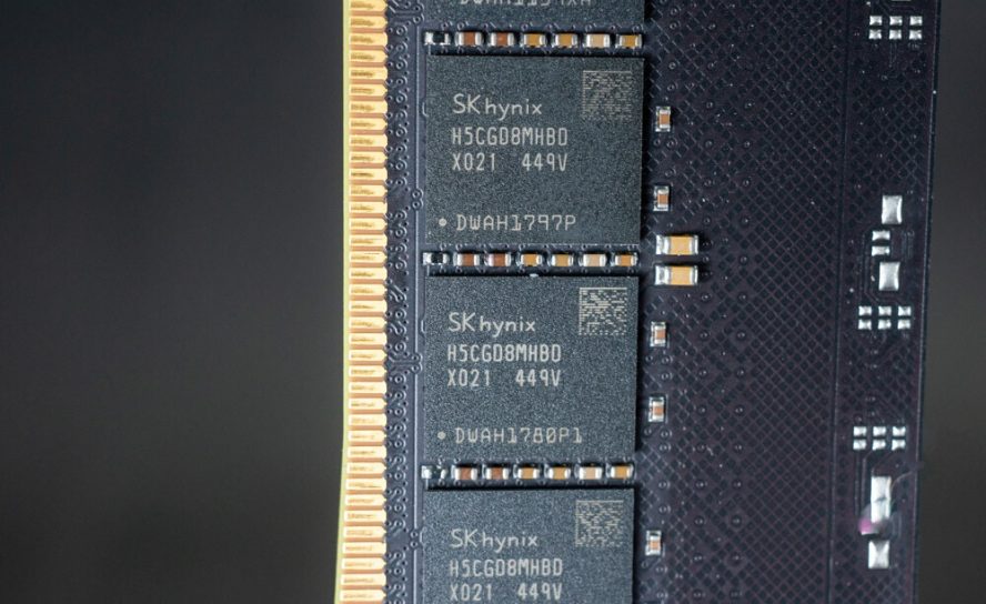 Цены на DDR4 начинают снижаться после рекордного роста: рынок памяти подает первые сигналы стабилизации