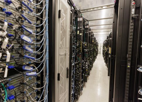 Solidigm инвестирует больше $100 млн в центр разработки ИИ-накопителей: ставка на будущее дата-центров