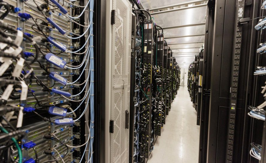 Solidigm инвестирует больше $100 млн в центр разработки ИИ-накопителей: ставка на будущее дата-центров