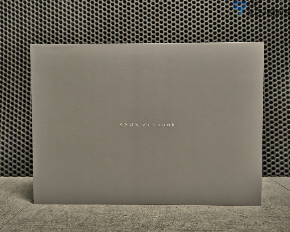 Внутренняя премиальная коробка ASUS Zenbook DUO после снятия внешней транспортировочной упаковки.