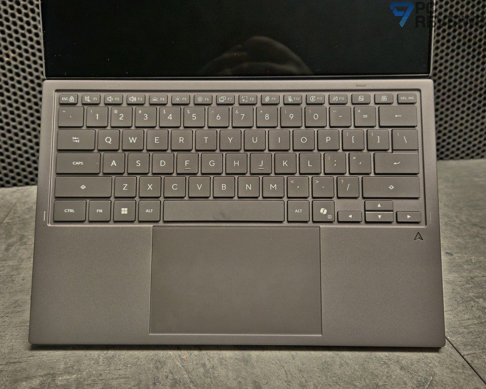 Съемная клавиатура ASUS Zenbook DUO формата 75% без цифрового блока.
