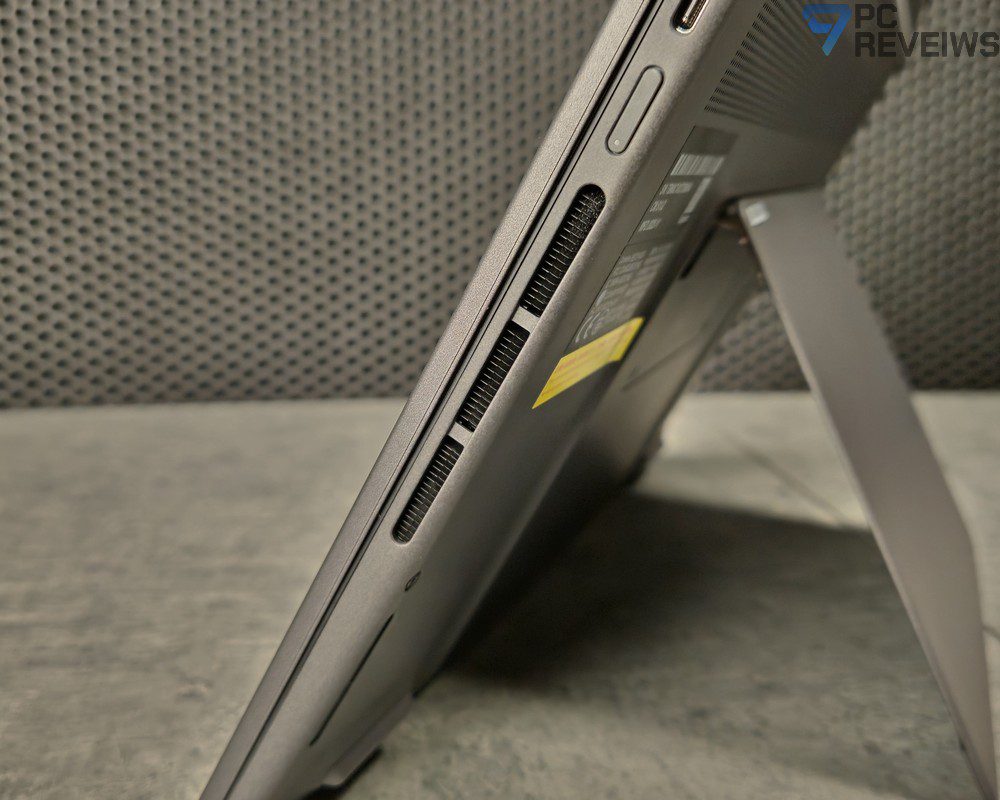 Второй радиатор системы охлаждения ASUS Zenbook DUO с противоположной стороны корпуса.