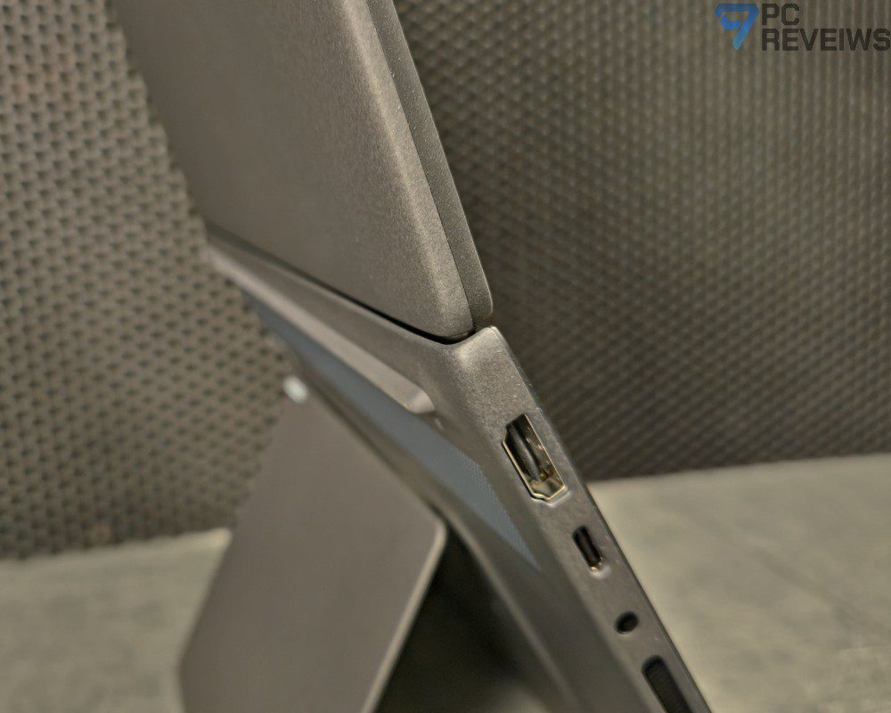 Минимальный зазор между двумя дисплеями ASUS Zenbook DUO в раскрытом состоянии.