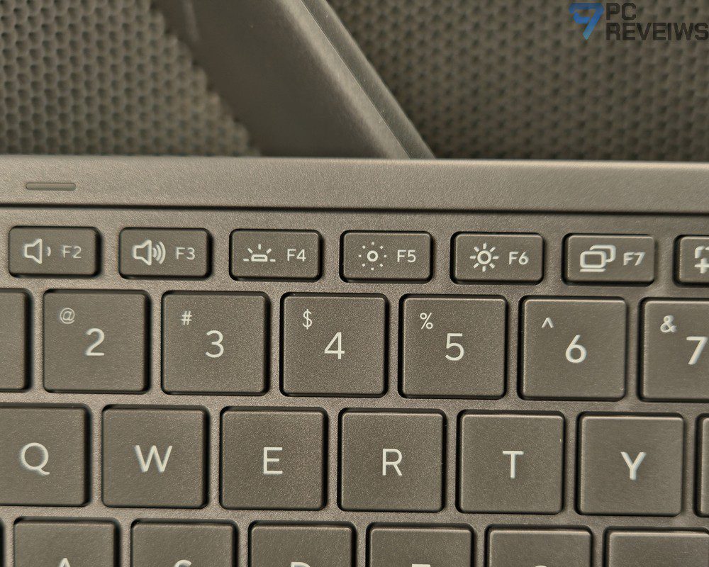 Функциональные клавиши и горячие кнопки клавиатуры ASUS Zenbook DUO.