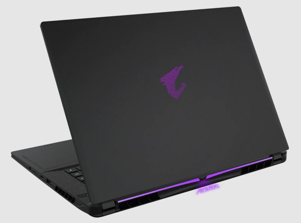 Gigabyte AORUS MASTER 16 (вид сзади)