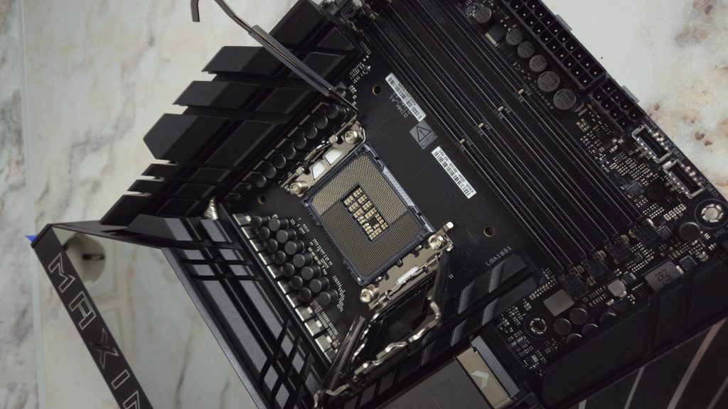 Материнская плата ASUS ROG MAXIMUS Z890 HERO