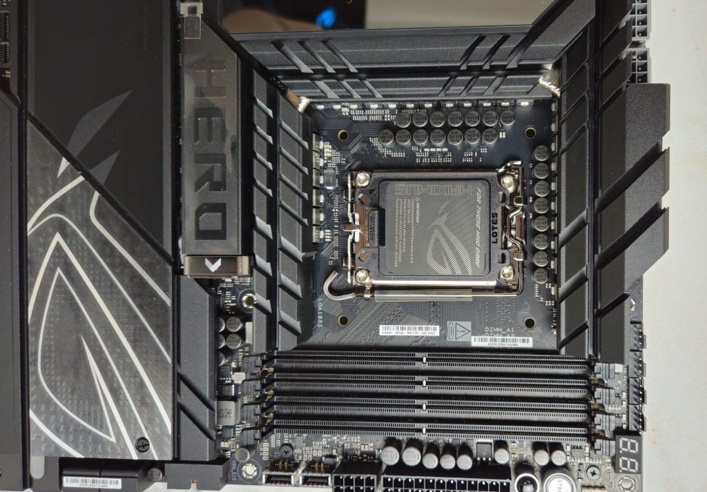 Материнская плата ASUS ROG MAXIMUS Z890 HERO