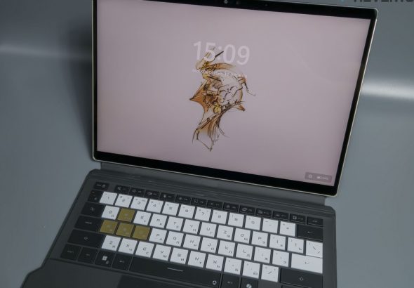 ASUS ROG Flow Z13-KJP в фирменном дизайне Kojima Productions с отсоединяемой клавиатурой и сенсорным дисплеем QHD 180 Гц