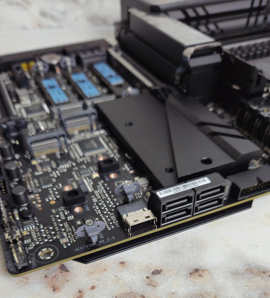 Материнская плата ASUS ROG MAXIMUS Z890 HERO