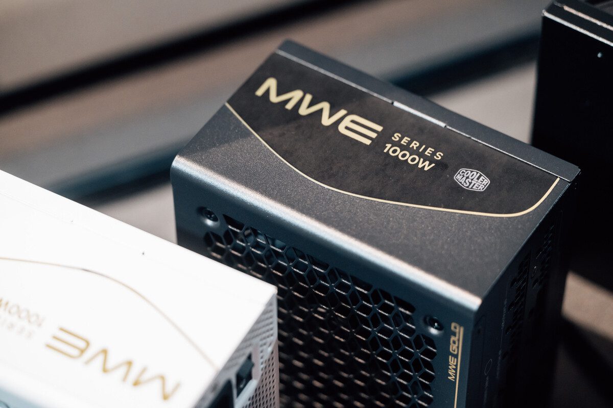 Блок питания Cooler Master MWE Gold V4