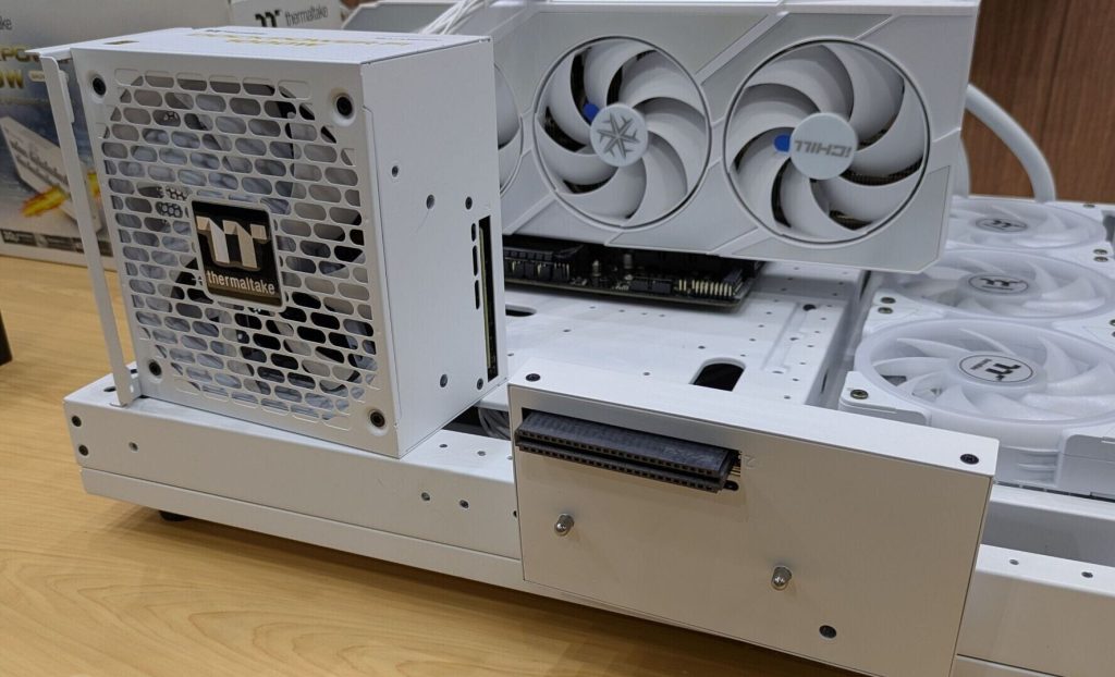 Блок питания Thermaltake DockPower