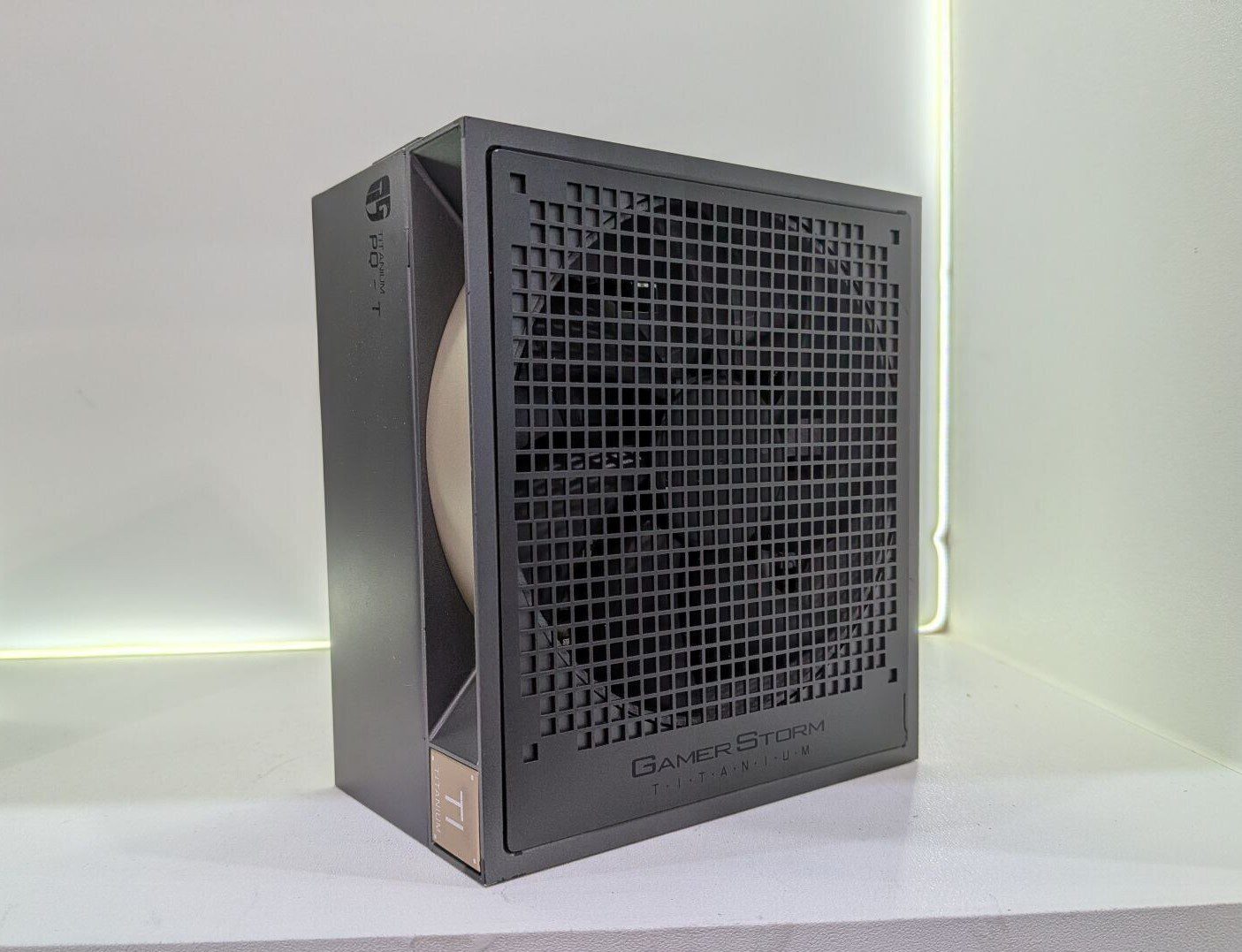 Прототип блока питания GamerStorm от DeepCool