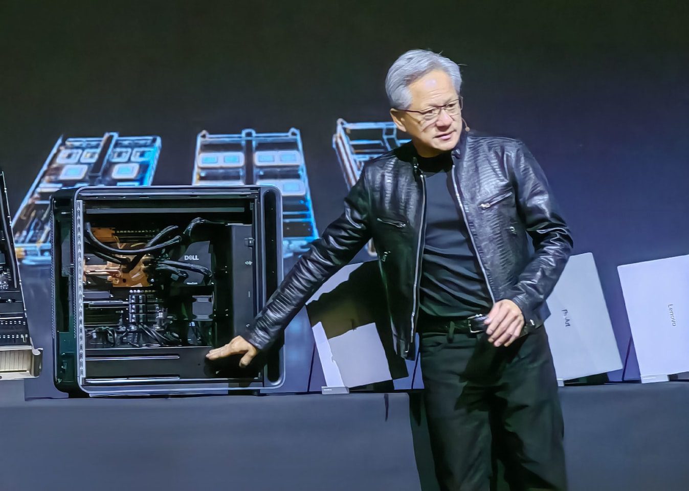 Глава NVIDIA Дженсен Хуанг