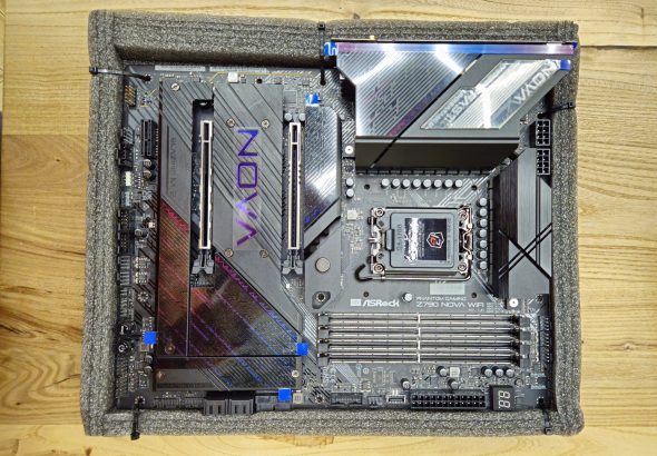 Материнская плата ASRock PHANTOM GAMING Z790 Nova WiFi