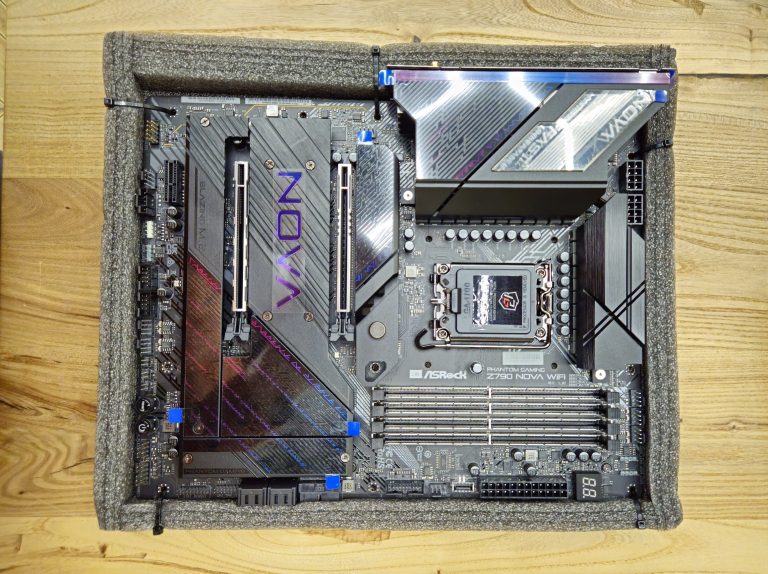 Материнская плата ASRock PHANTOM GAMING Z790 Nova WiFi