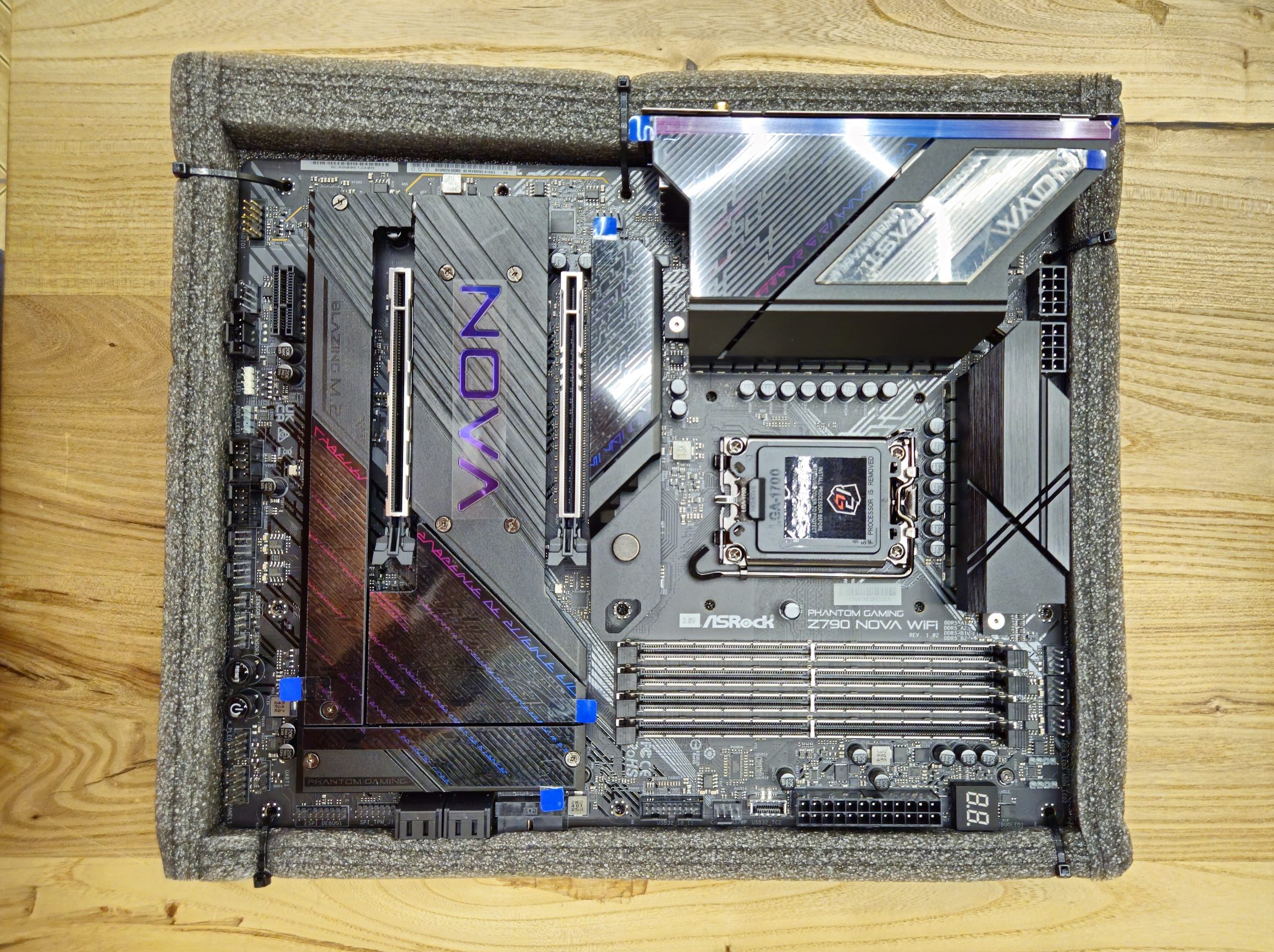 Материнская плата ASRock PHANTOM GAMING Z790 Nova WiFi