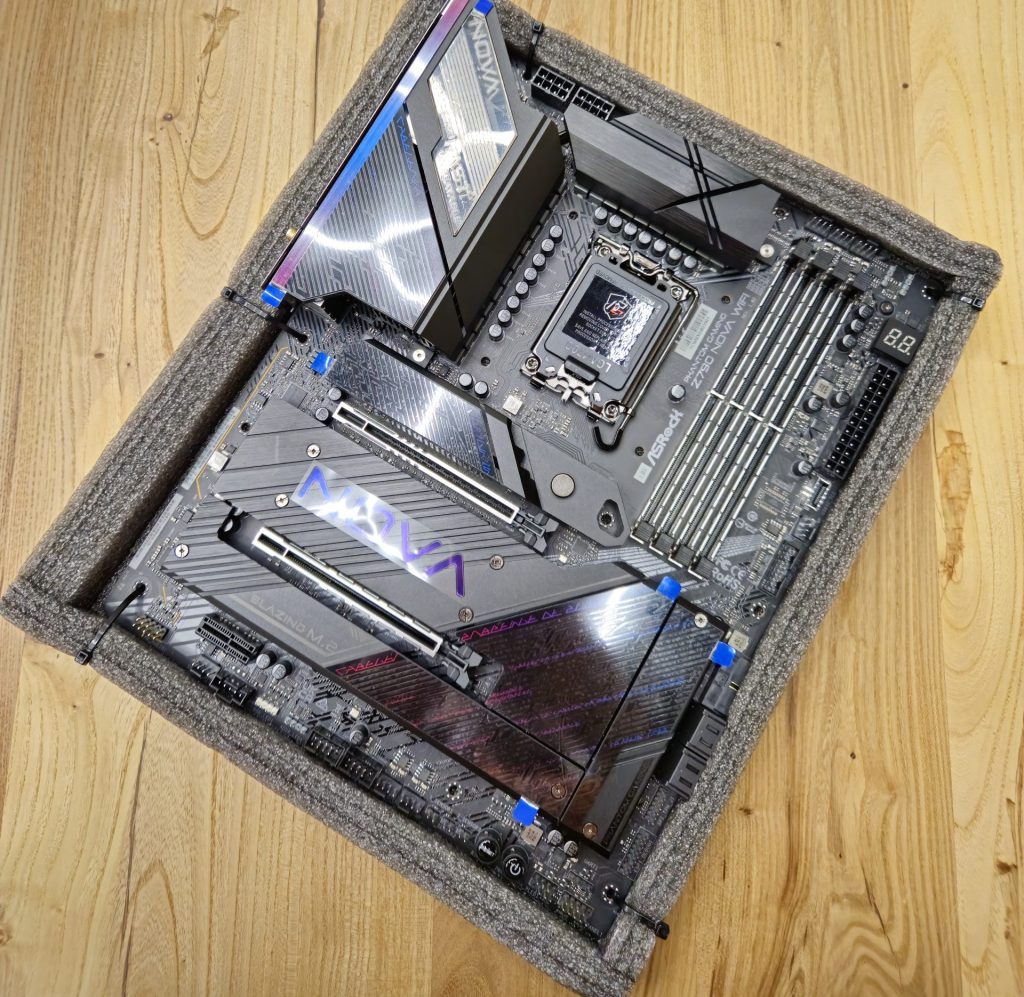 Материнская плата ASRock PHANTOM GAMING Z790 Nova WiFi