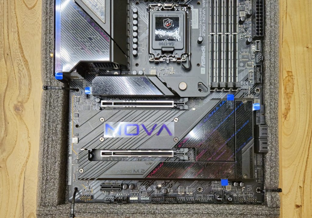 Материнская плата ASRock PHANTOM GAMING Z790 Nova WiFi