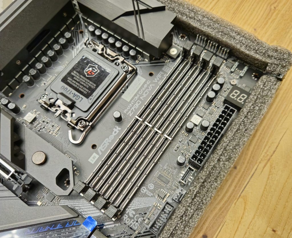 Материнская плата ASRock PHANTOM GAMING Z790 Nova WiFi