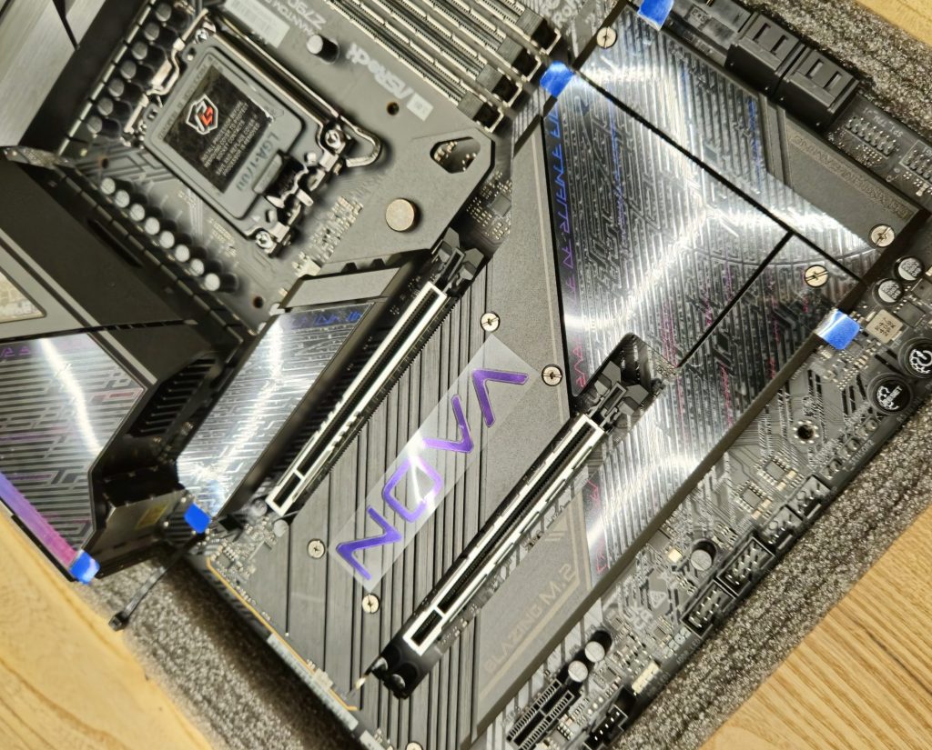 Материнская плата ASRock PHANTOM GAMING Z790 Nova WiFi