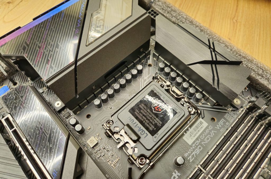 Материнская плата ASRock PHANTOM GAMING Z790 Nova WiFi