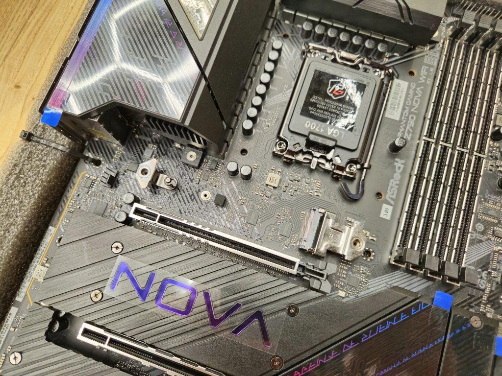 Материнская плата ASRock PHANTOM GAMING Z790 Nova WiFi