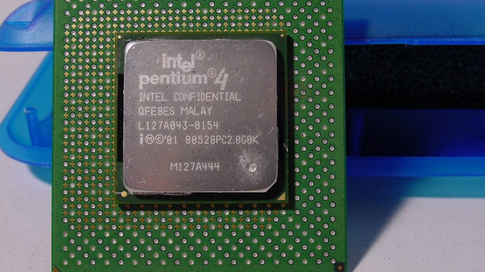 История развития тактовых частот процессоров Intel и AMD за 25 лет