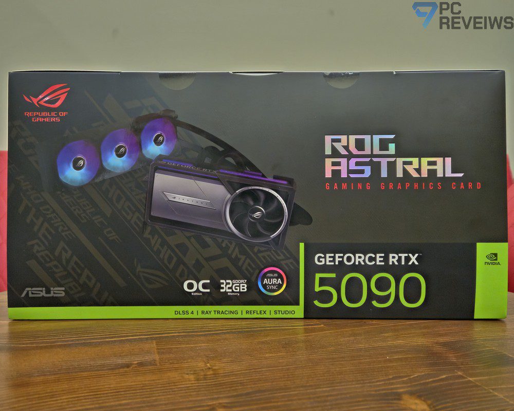 Упаковка ASUS ROG Astral LC GeForce RTX 5090 с логотипом ROG и информацией о 32 ГБ видеопамяти