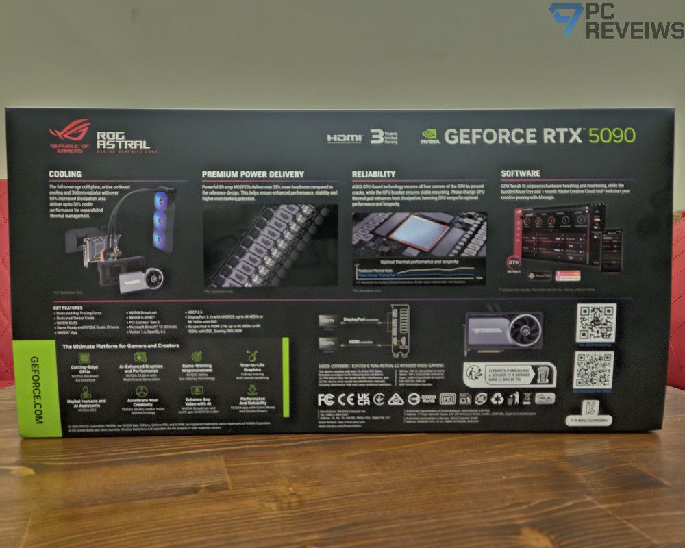 Упаковка ASUS ROG Astral LC GeForce RTX 5090 с логотипом ROG и информацией о 32 ГБ видеопамяти