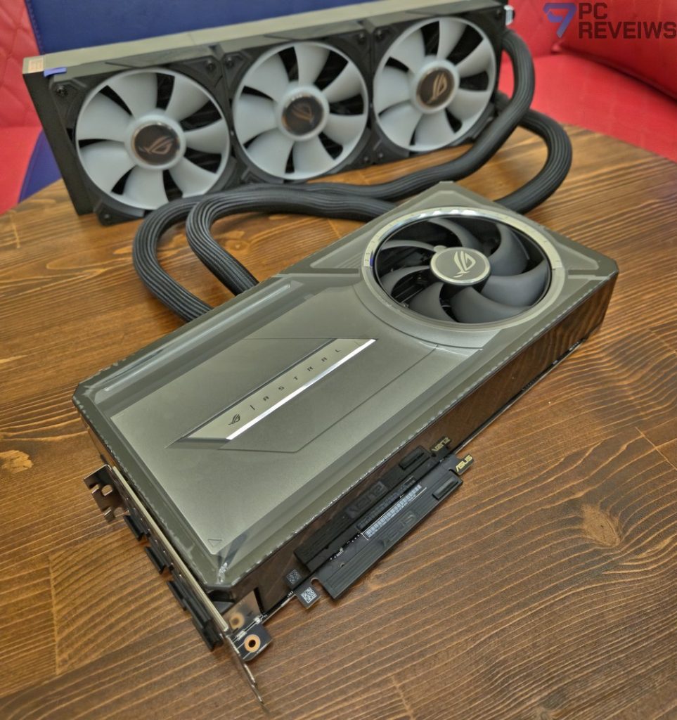 Внешний вид ASUS ROG Astral LC RTX 5090: двухслотовый дизайн, матовая отделка, декоративное кольцо и ARGB-подсветка