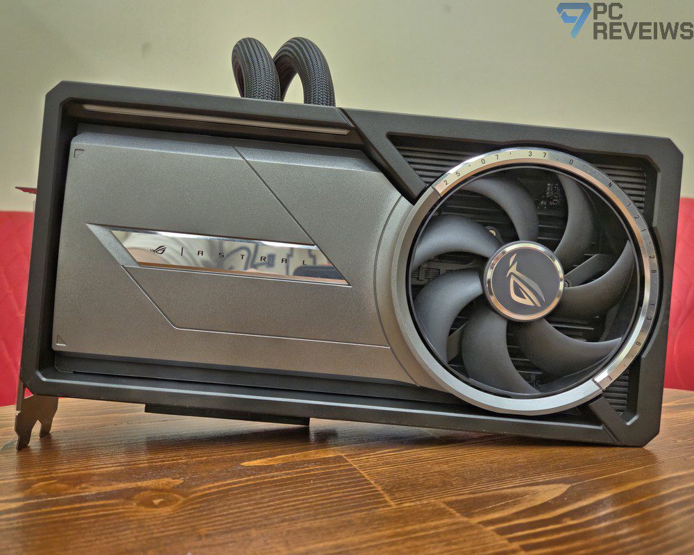 Внешний вид ASUS ROG Astral LC RTX 5090: двухслотовый дизайн, матовая отделка, декоративное кольцо и ARGB-подсветка