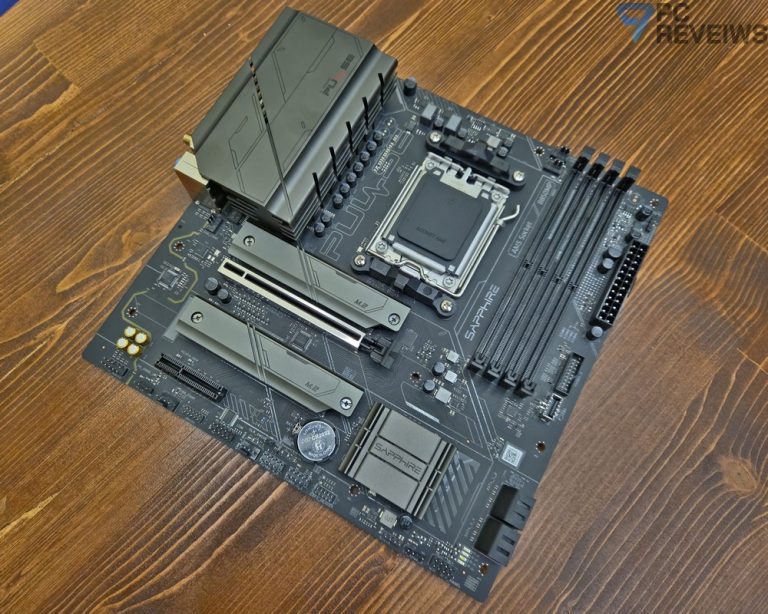 Внешний вид Sapphire PULSE B850M WIFI с массивными радиаторами системы питания и двумя радиаторами M.2.