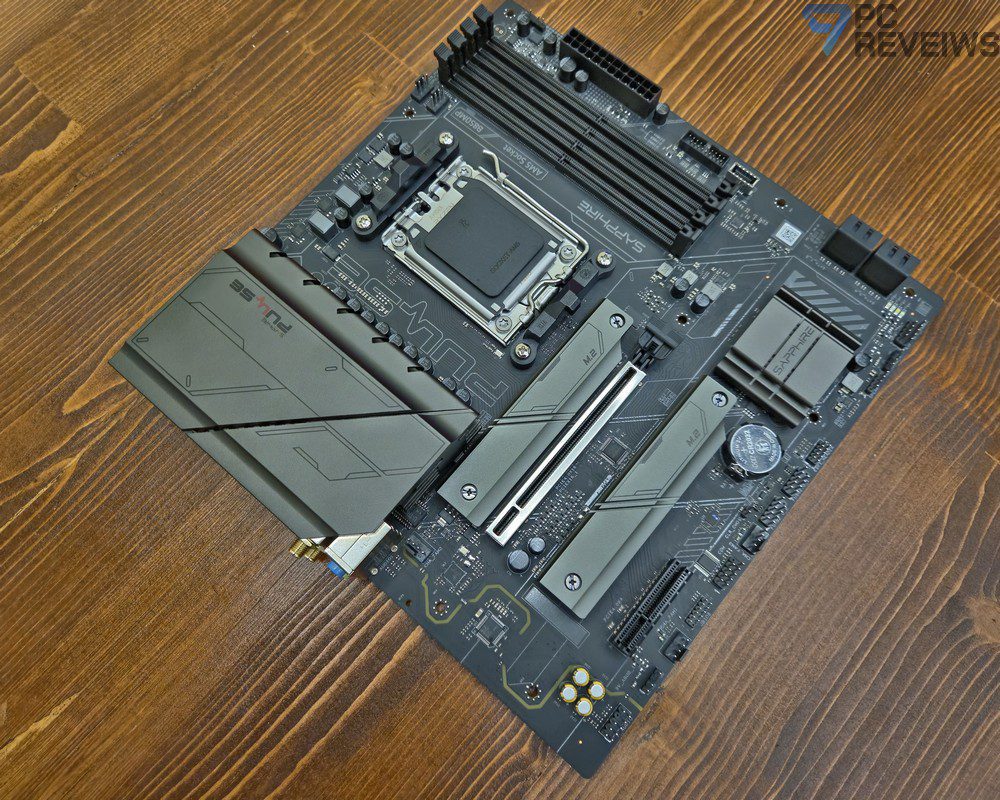 Материнская плата Sapphire PULSE B850M WIFI формата Micro-ATX на чёрном текстолите.