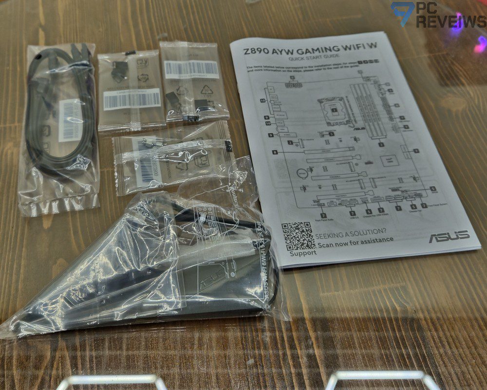 Комплект поставки ASUS Z890 AYW GAMING WIFI W с Wi-Fi антенной, SATA-кабелями и крепежом для SSD.